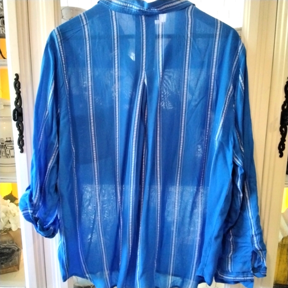 Women's Button Down Blouse EUC - Picture 2 of 8